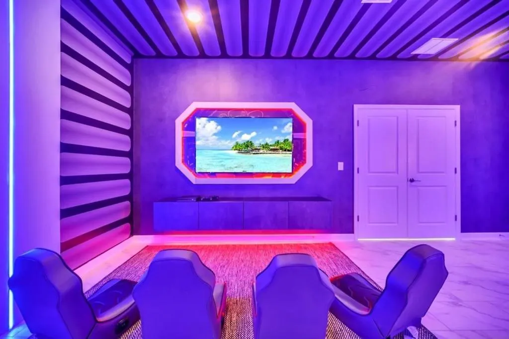 9 Bed Home With Theme Bedrooms Game Room,Pool Spa Villa Davenport